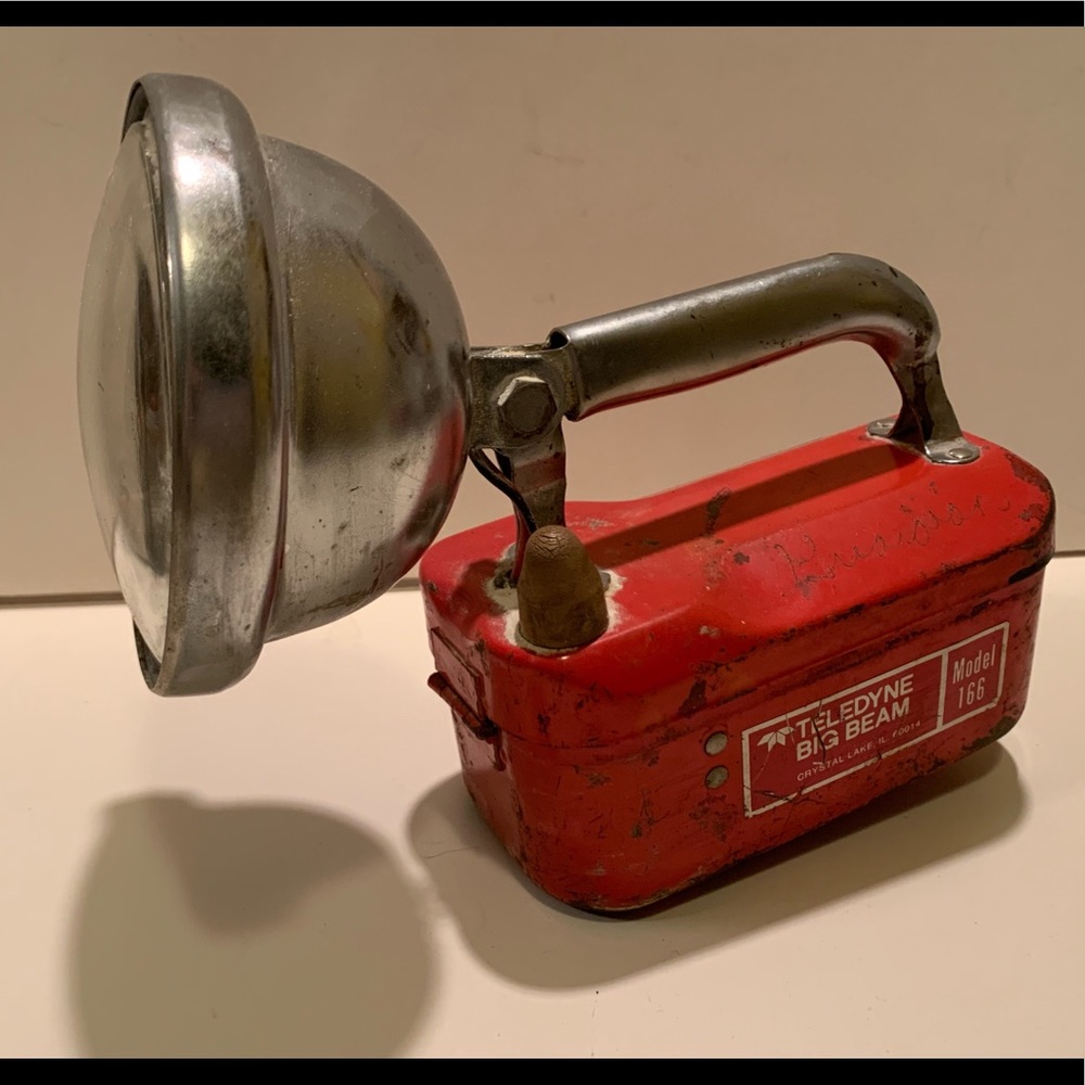VINTAGE TELEDYNE BIG BEAM FLASHLIGHT/ HAND LANTERN.